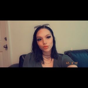 Meet your Posher, Cassandra